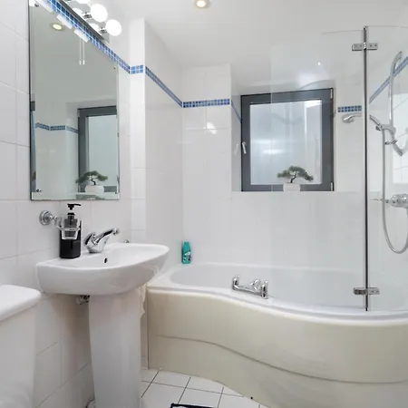Scandi Abode In Central Leeds