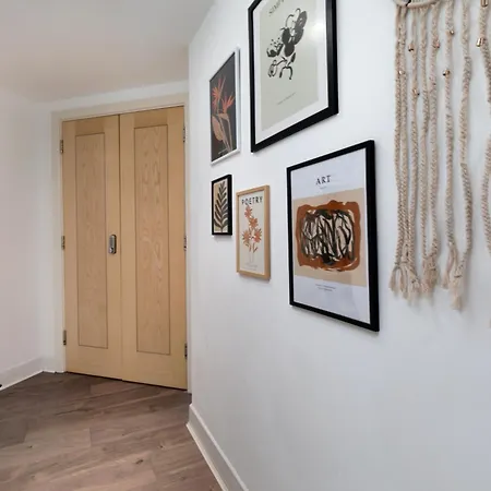 Scandi Abode In Central Leeds Apartment