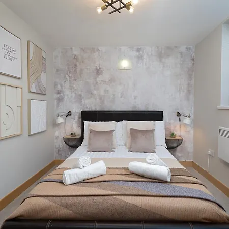 Scandi Abode In Central Leeds *
