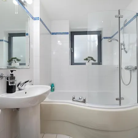 Apartment Scandi Abode In Central Leeds